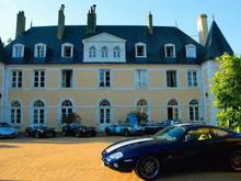 Kitty outside the chateau