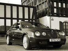2005 S-type 2.7D Sport in Midnight black.
That's my baby.:)