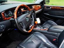 2005 XJ8 VDP Platinum/Black