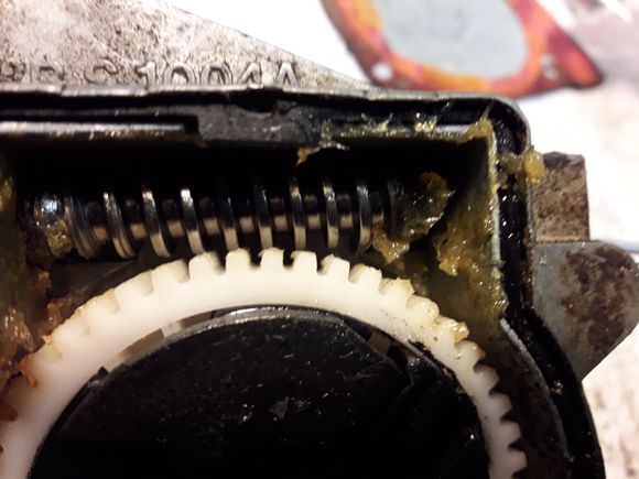 A tooth to tooth and the motor jammed. As I understand it is also a common problem