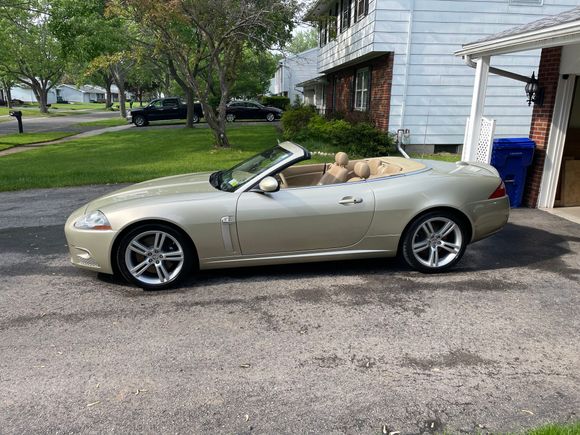 i would like a darker wheel on my 07 XKR but i haven’t found one that would look right with Winter Gold. I think I may stay with the originals. 