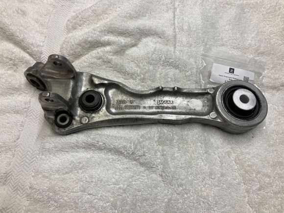 I am going to pop this RH arm on Ebay with the new main rubber bush and a new shock bush too. If only I had realised that the rubber bushes were available separately I neednt have bought a new arm. 