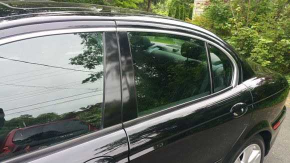 B-Pillars de-chromed, flat black covered with vinyl wrap