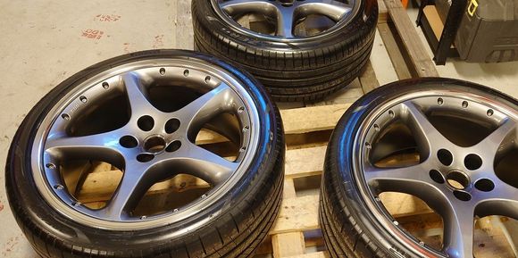 There they finally are w/new Pirelli P-Zero  tyres ready to be put on