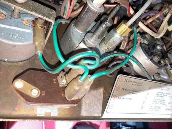 The other end leads to the second terminal, labelled "B", of the instrument voltage stabilizer. 