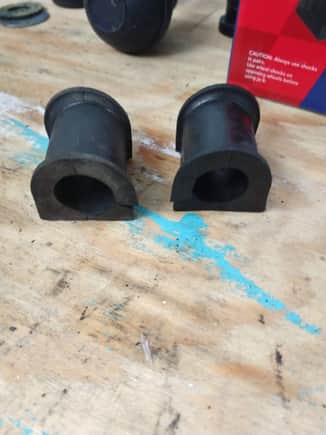 1989 XJS V12 Convertible 7/8" sway bar bushings (I don't know if these were the original on the car with only 40K miles)
