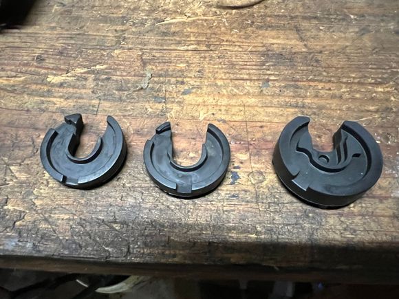 Bottom pads
Right - original that exactly fits URO
Center - original with trimmed rubber to fit Delphi
Left - Delpi supplied, way to thick to fit in holder and too big