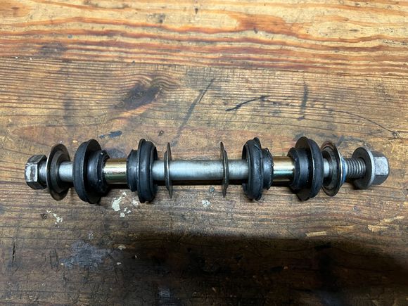 Driver’s side (US). No shims. 