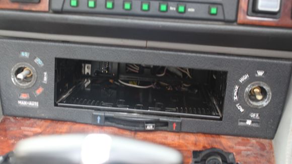 Those knobs were on that Face Plate so tight, I started looking around for a Screw to undo but with a Straight Pull and some Jiggling, they came off without breaking.