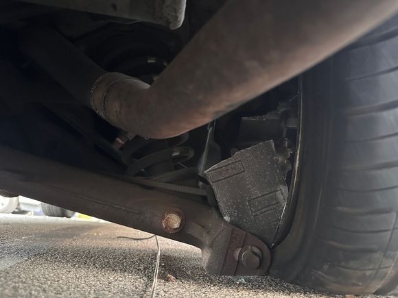 Rear right suspension system break