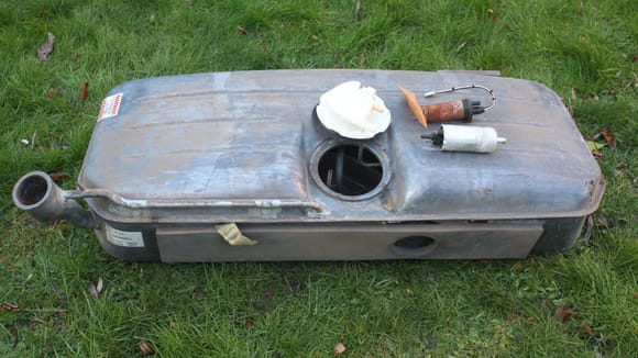 The Fuel Tank on a 'Face Lift' XJS Convertible with an In-Tank Fuel Pump (The Rusty One!)