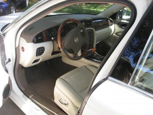 Jag XJ VDP 08 int f lt