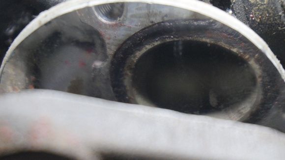 The round thing is a mirror, which I used to see the rotten gasket in there.