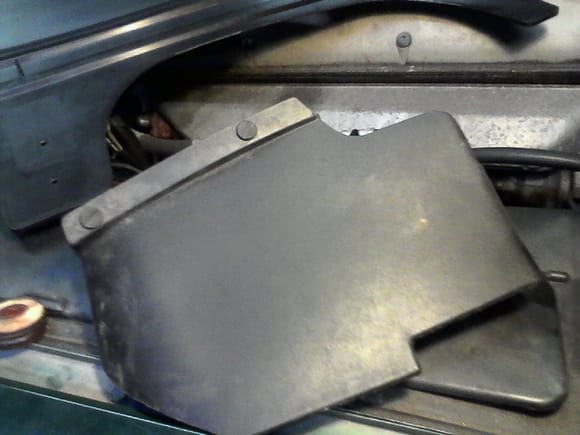 Mystery plastic panel wandering around loose under the bonnet on left hand side of the engine compartment.