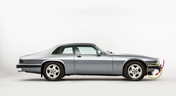 My least favourite design element in the XJS. Difficult to say how I would improve it--the later facelifts go a bit too much into underbite territory I feel.