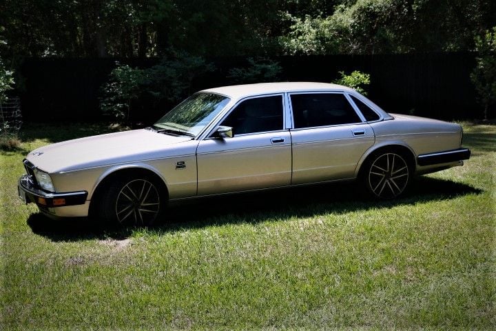1994 Jaguar XJ12 - Very nice XJ12 with professional 383 stroker/700R4 conversion - Used - VIN SAJMX1344RC703986 - 105,000 Miles - 8 cyl - 2WD - Automatic - Sedan - Gold - Gainesville, FL 32641, United States