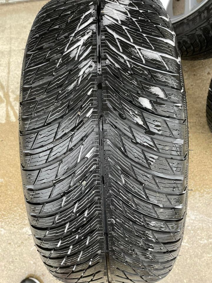 Wheels and Tires/Axles - ​​​​​​​F-Type wheels and snow tires - Used - 2013 to 2020 Jaguar F-Type - Highland, MI 48356, United States