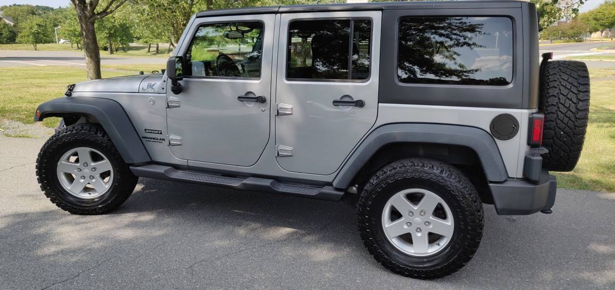2013 Jeep Wrangler - 2013 Jeep Wrangler Unlimited Sport *CLEAN* - Used - VIN 1C4HJWDG3DL546404 - 95,000 Miles - 6 cyl - 4WD - Automatic - Van - Gray - Leesburg, VA 20175, United States