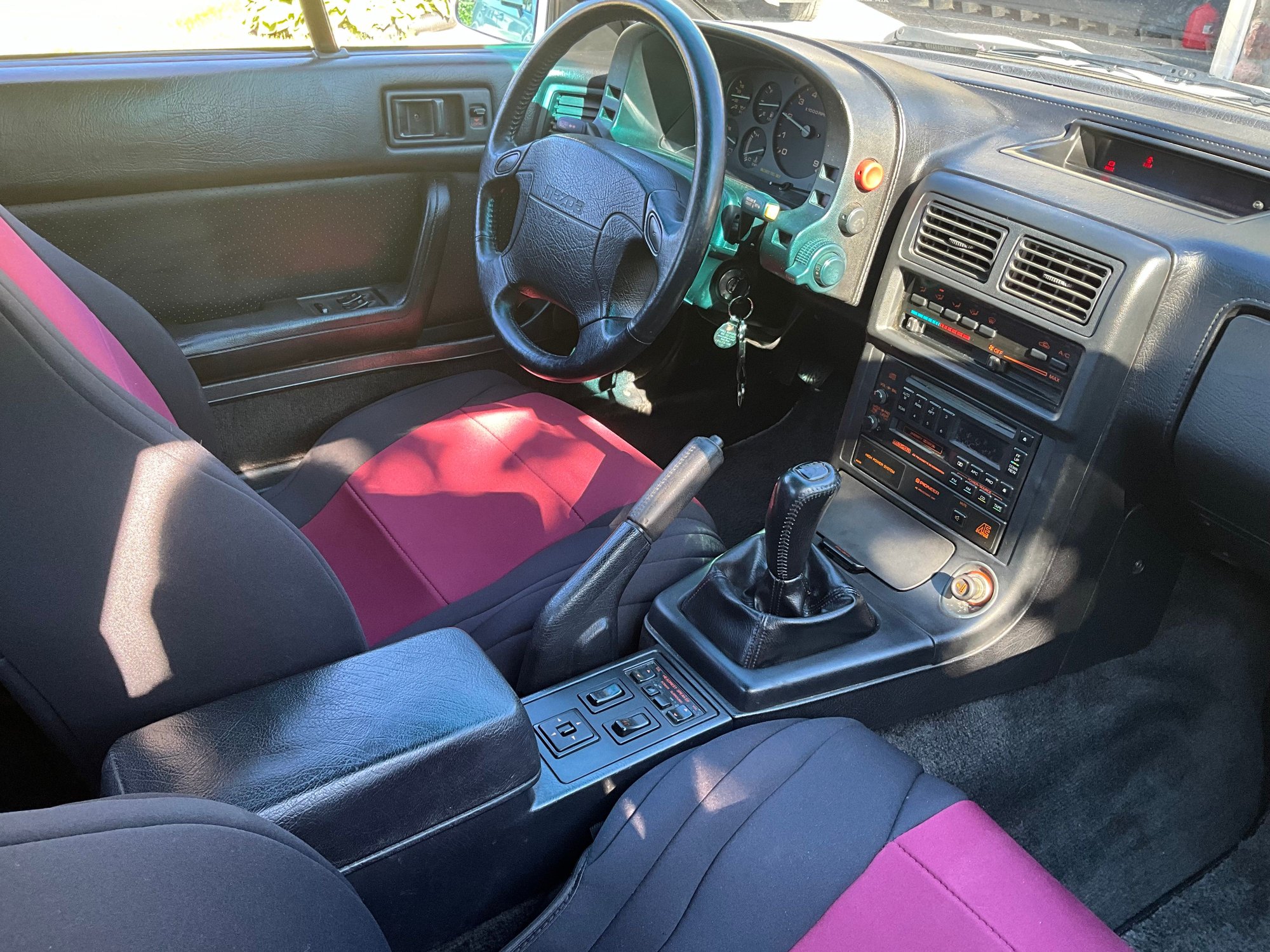 1990 Mazda RX-7 - White 1990 Mazda RX7 Convertible! Good Runner! - Used - VIN JM1FC3523L0712116 - 4 cyl - 2WD - Manual - Convertible - White - Menomonee Falls, WI 53051, United States