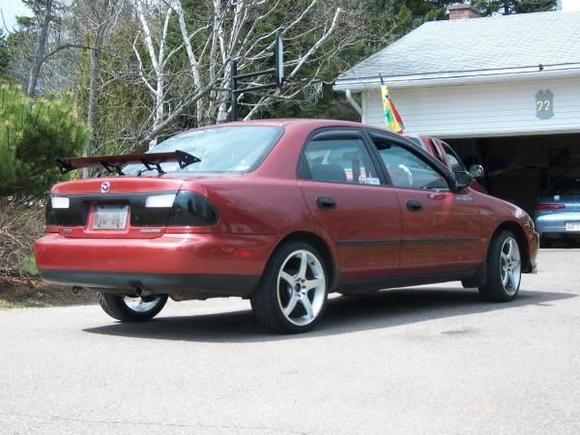 Custom spoiler
Smoked tail lights