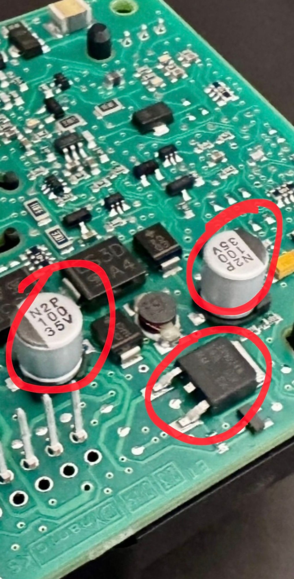 Note the Power supply section shows 35Volts filtering caps near the 5V integrated regulator (where Audio amplifier is built with 16Volt caps.. lol)