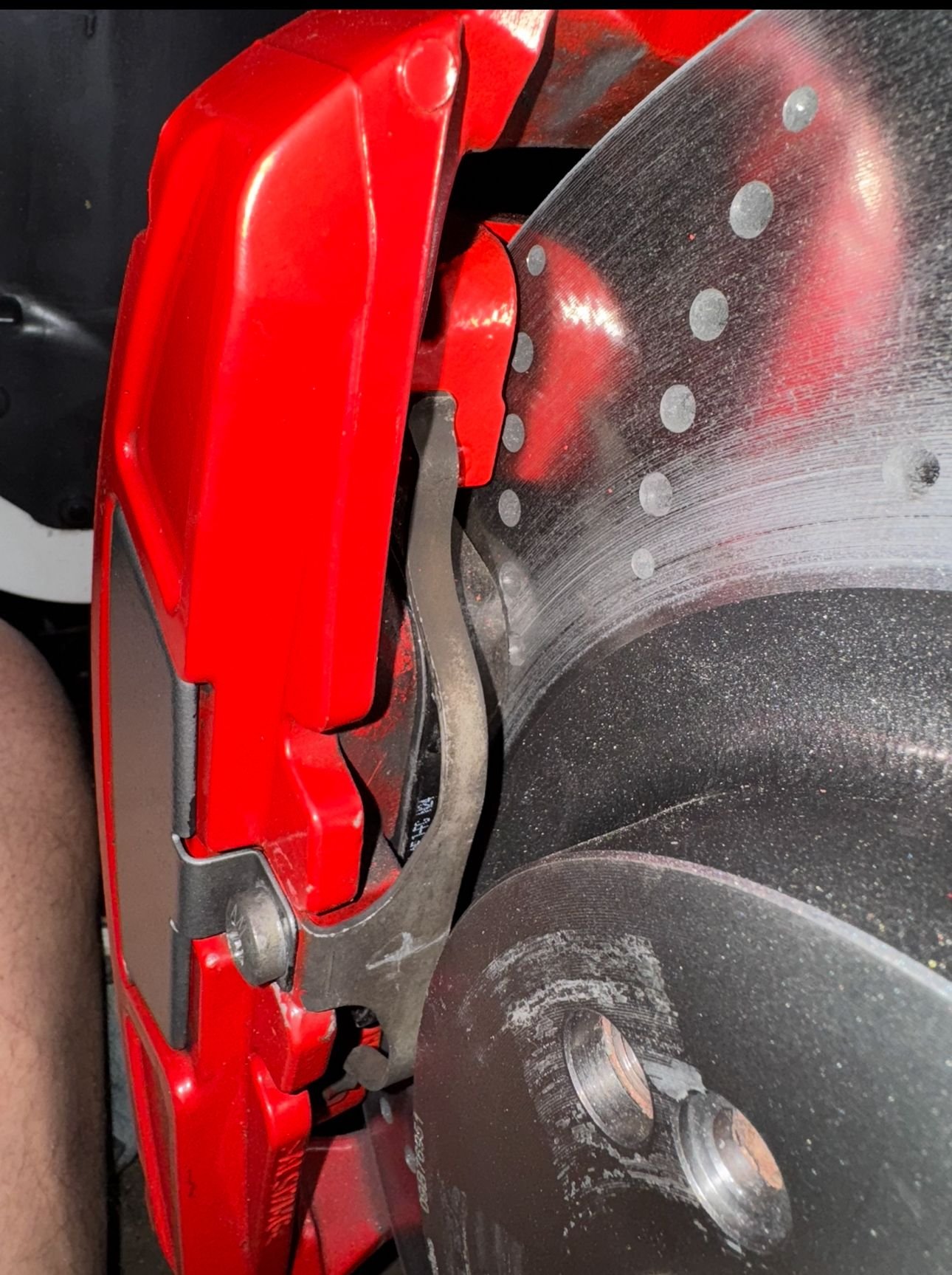 Top side of e550 w212 a07 caliper anti rattle clip