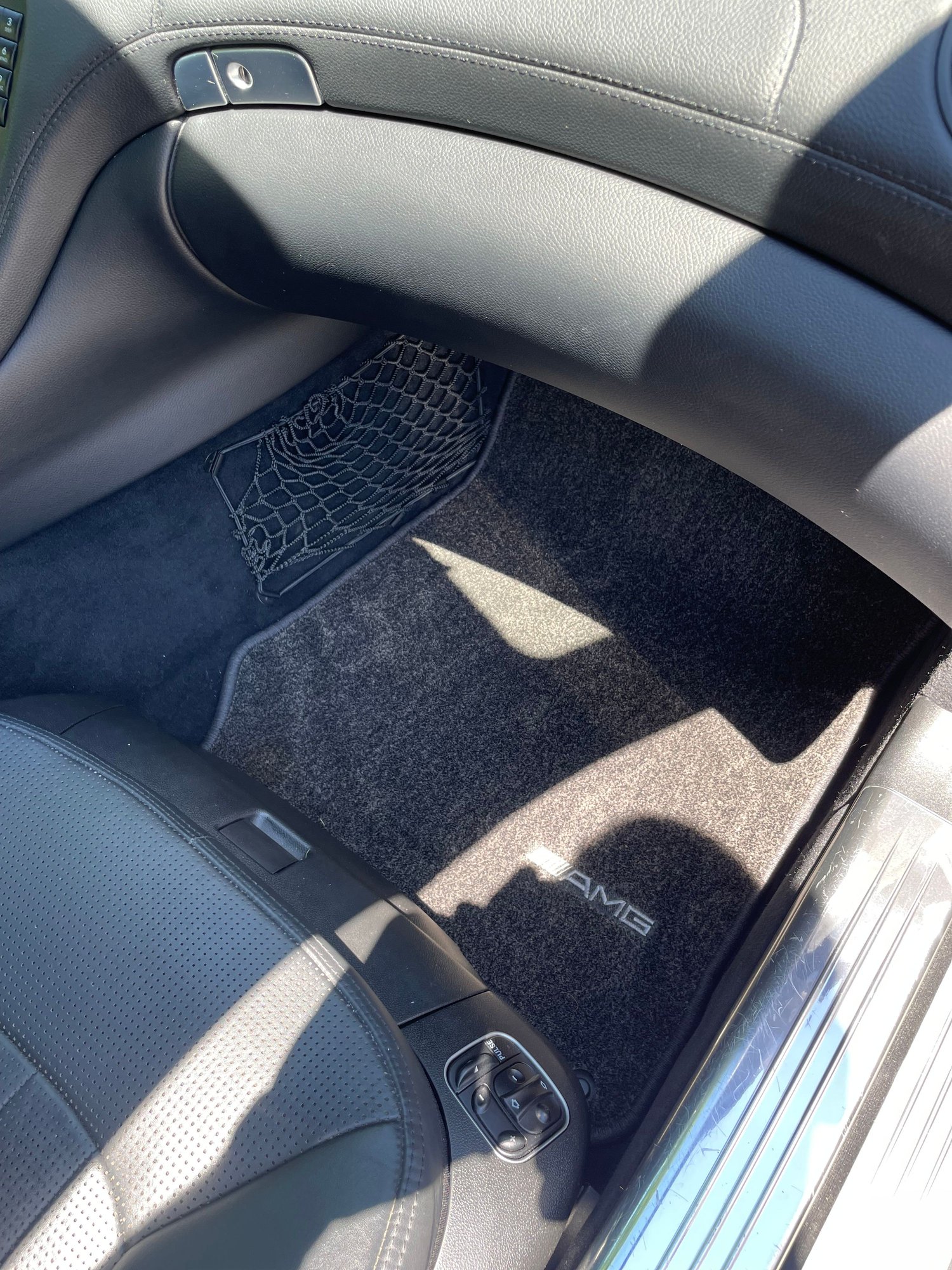 2007 Mercedes-Benz SL55 AMG - 2007 MERCEDES AMG SL55 $25K - Used - VIN WDBSK72F77F125175 - 93,727 Miles - 8 cyl - 2WD - Automatic - Convertible - Black - Columbus, OH 43219, United States