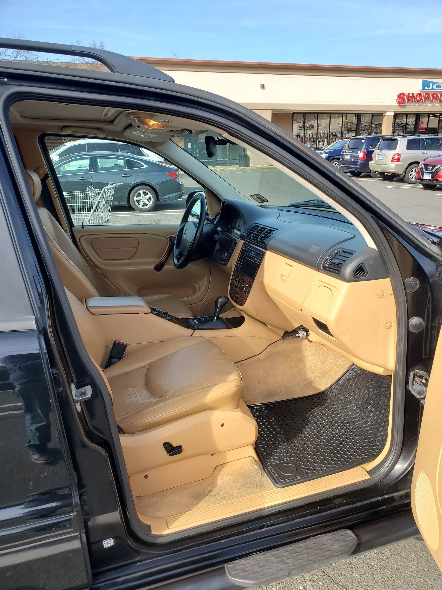 1999 Mercedes-Benz ML320 - ML320 Well kept real treasure! - Used - VIN 4JGAB54E4XA115007 - 234,000 Miles - 6 cyl - AWD - Automatic - SUV - Black - Voorhees, NJ 08043, United States