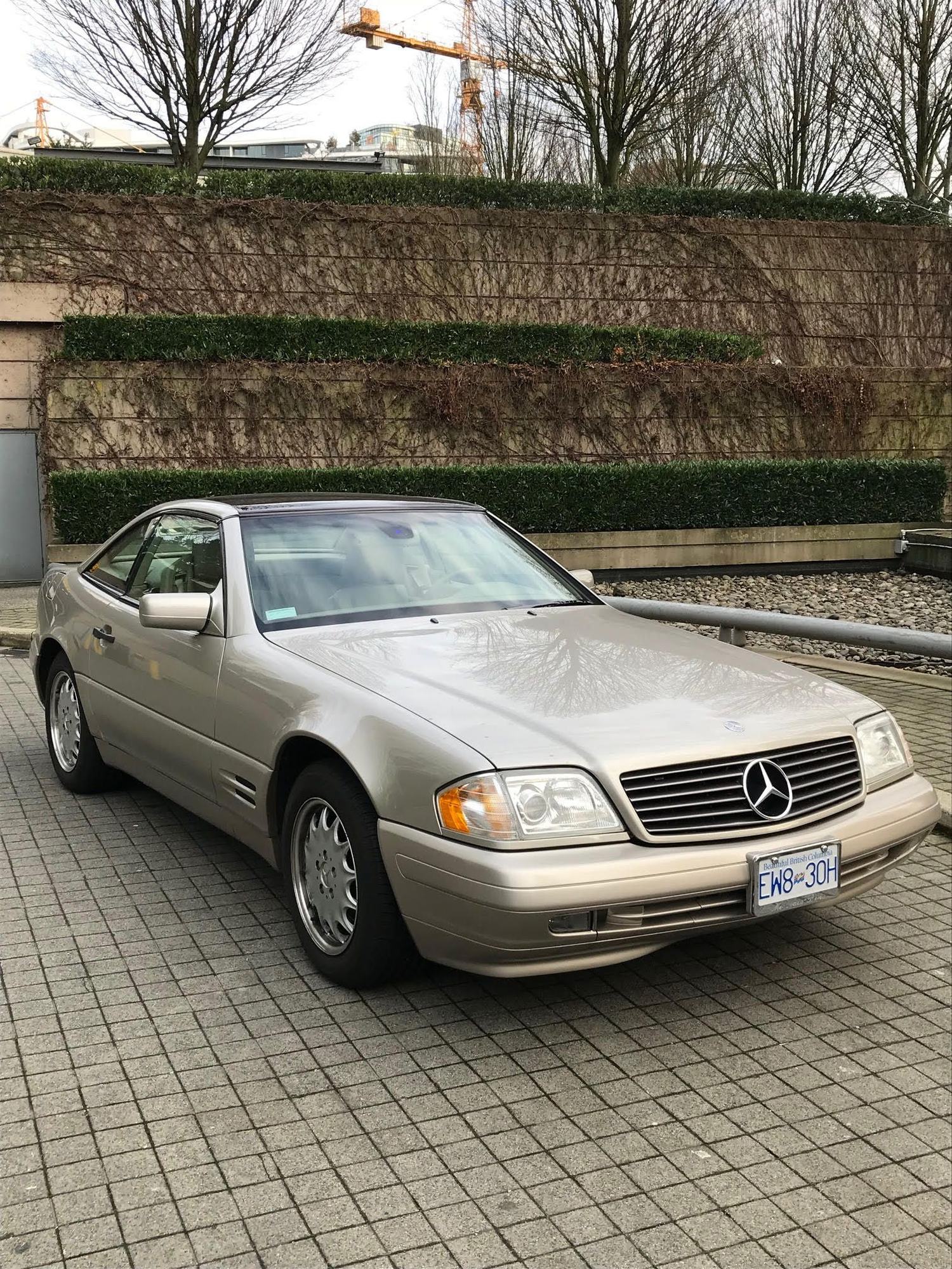1998 Mercedes-Benz SL500 - 1998 Mercedes SL500 with Panoramic Glass Top - Used - VIN WDBFA67F0WF169623 - 32,000 Miles - 8 cyl - 2WD - Automatic - Convertible - Beige - vancouver, BC v6b6j7, Canada