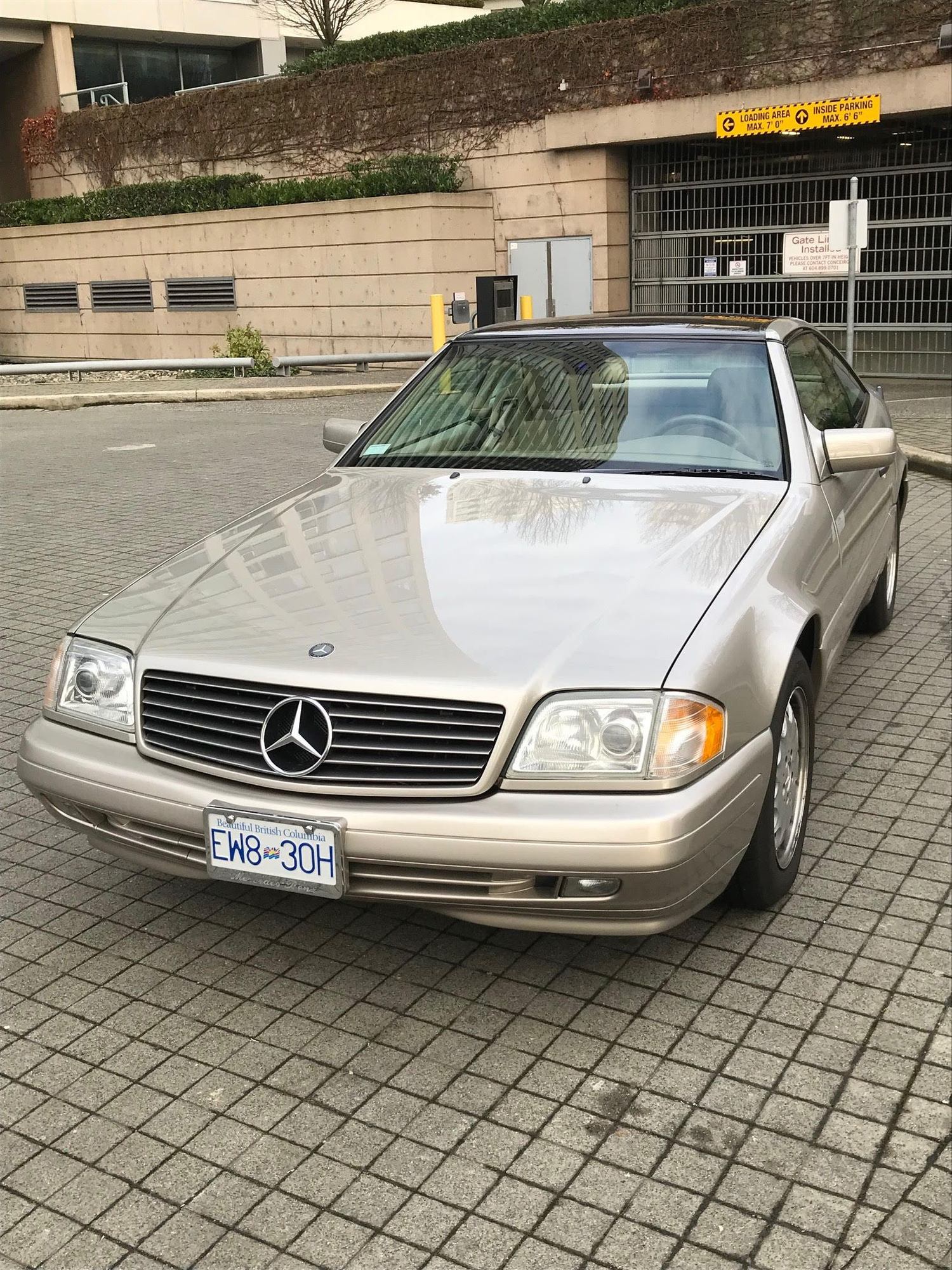 1998 Mercedes-Benz SL500 - 1998 Mercedes SL500 with Panoramic Glass Top - Used - VIN WDBFA67F0WF169623 - 32,000 Miles - 8 cyl - 2WD - Automatic - Convertible - Beige - vancouver, BC v6b6j7, Canada