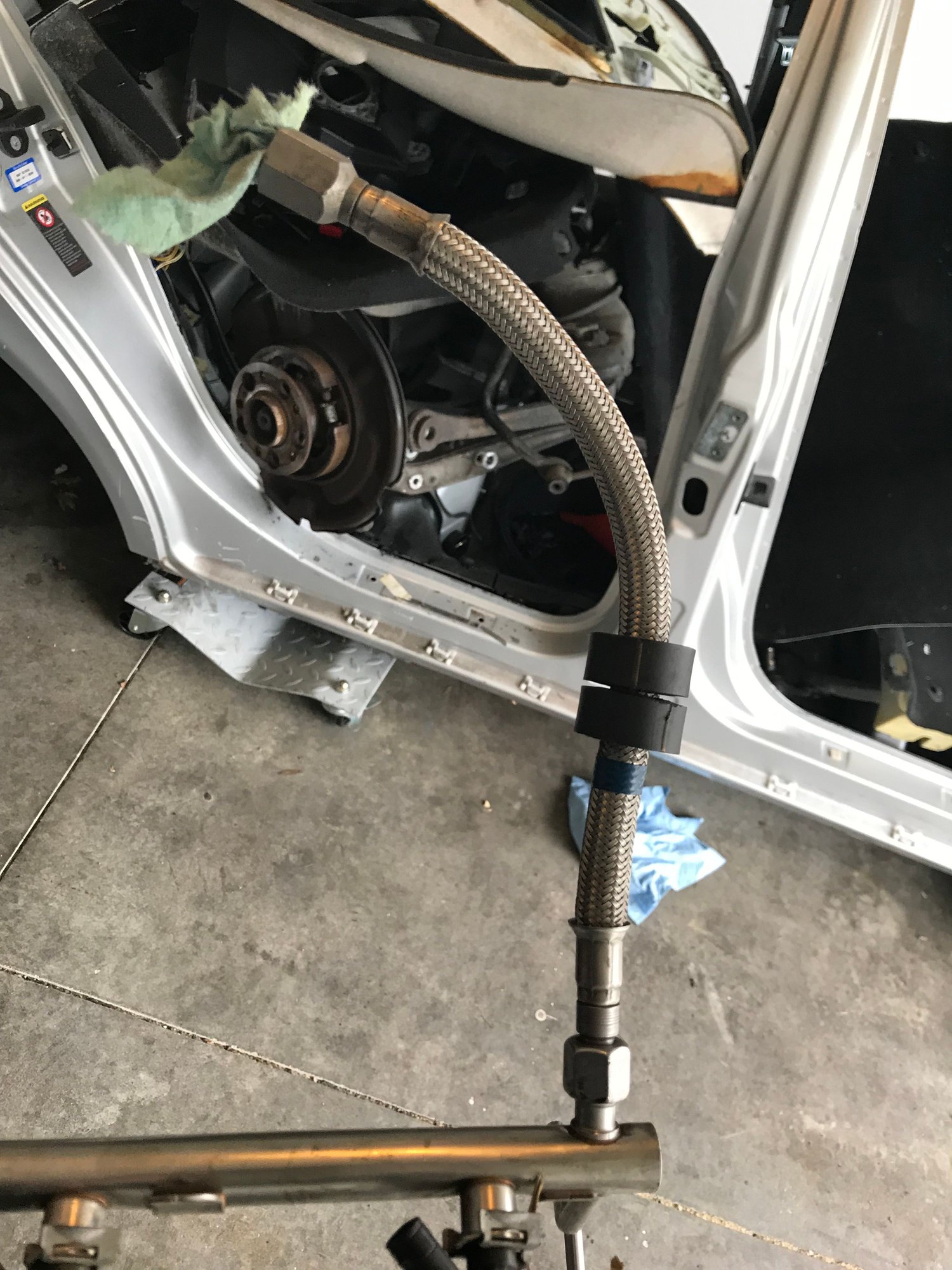 Engine - Intake/Fuel - W211 M156 07 E63 AMG Fuel Rail 07 08 09 - Used - 2007 to 2009 Mercedes-Benz E63 AMG - Cincinnati, OH 45211, United States