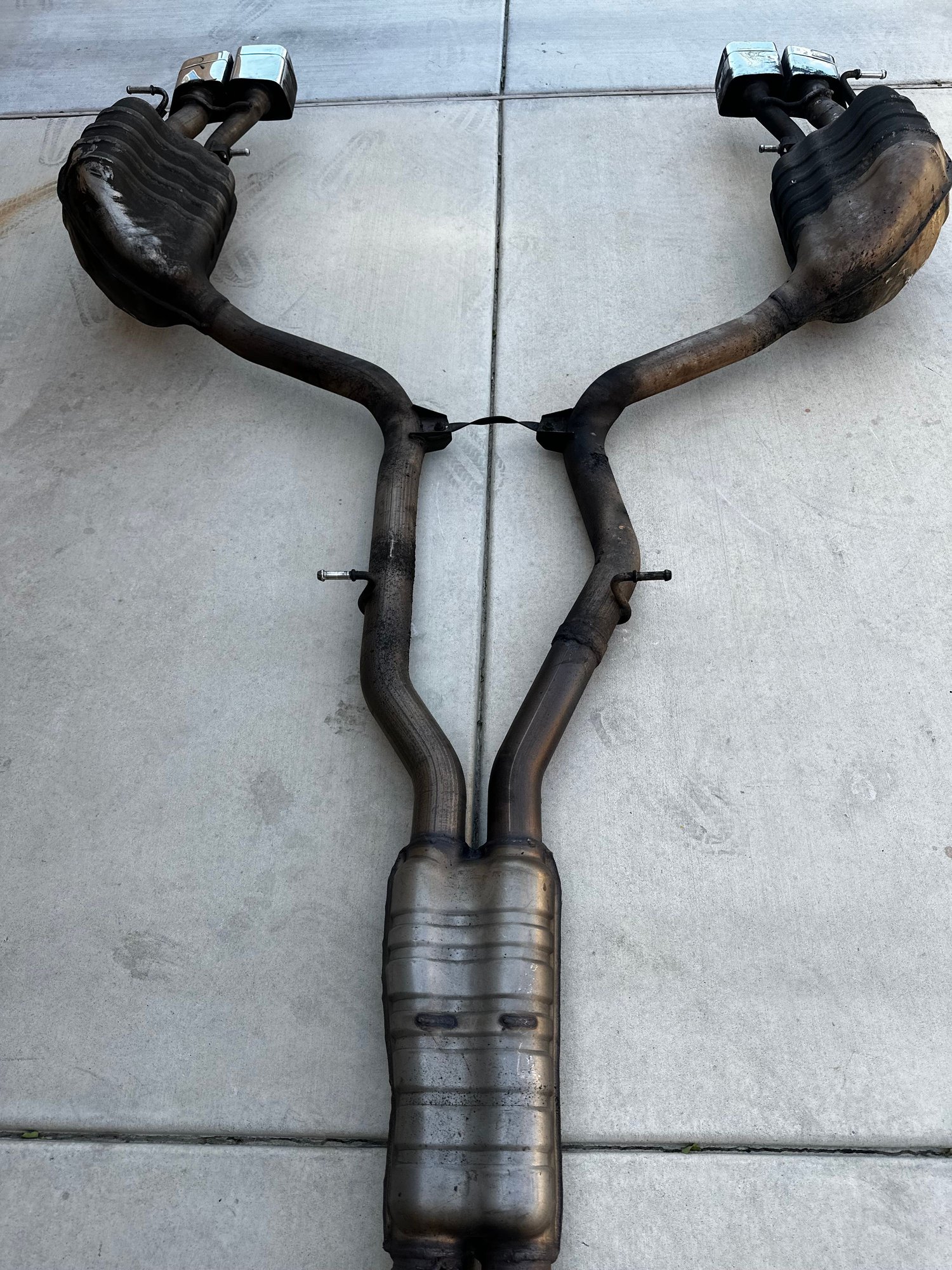 Engine - Exhaust - W212 E63 Exhaust Muffler - Used - 2010 to 2011 Mercedes-Benz E63 AMG - 2008 to 2015 Mercedes-Benz C63 AMG - 2003 to 2006 Mercedes-Benz E55 AMG - Orange County, CA 92604, United States