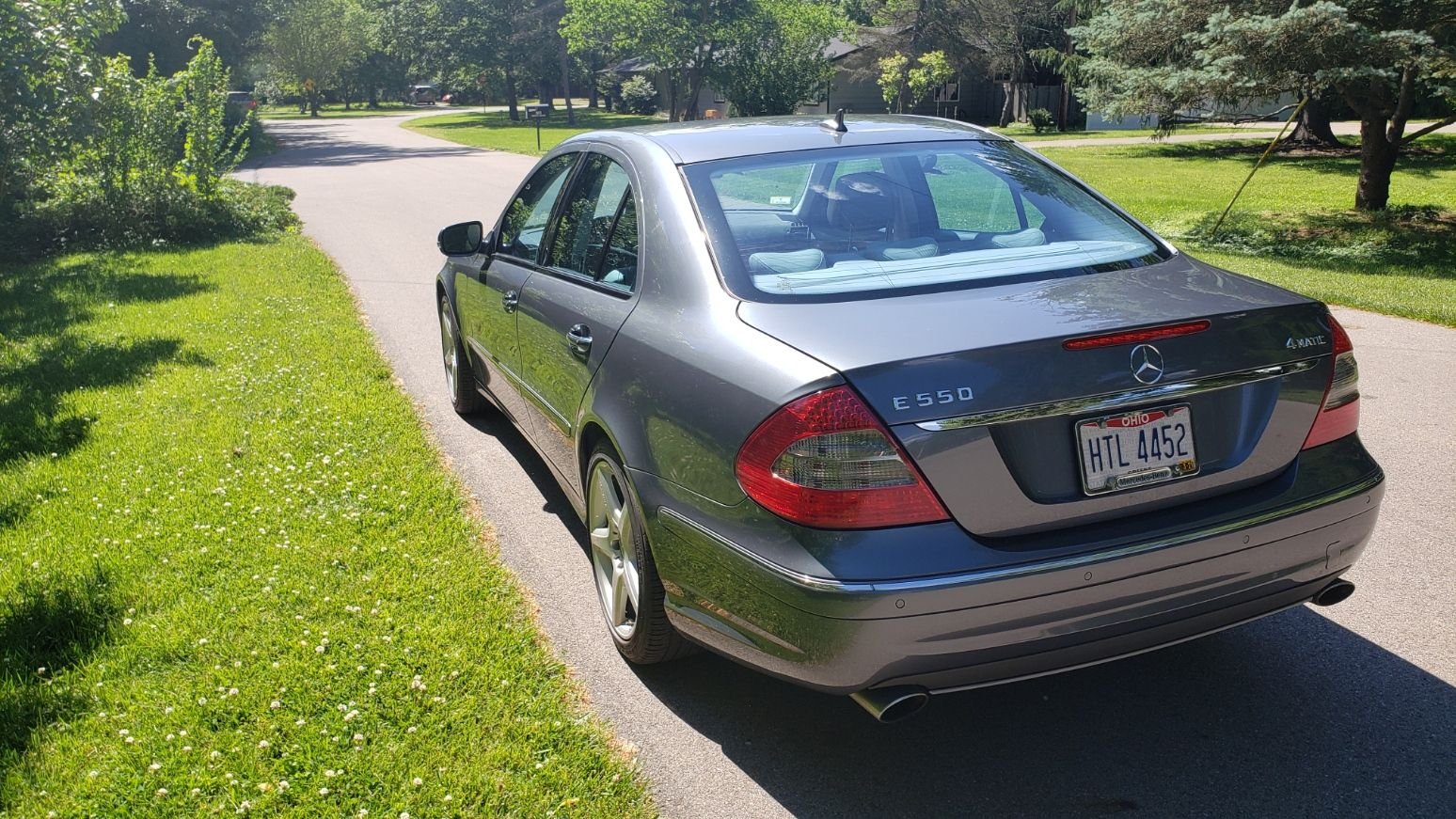 2009 Mercedes-Benz E550 - Super Clean, Low Mileage E550 4MATIC Sedan Grey on Grey - Used - VIN WDBUF90X49B433466 - 90,750 Miles - 8 cyl - AWD - Automatic - Sedan - Gray - Greene County, OH 45387, United States