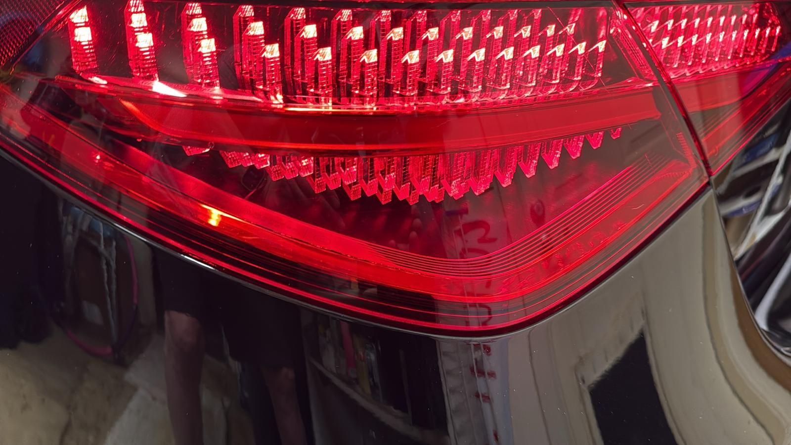 Maybach Taillight, 3D V Shape Lights with animation.