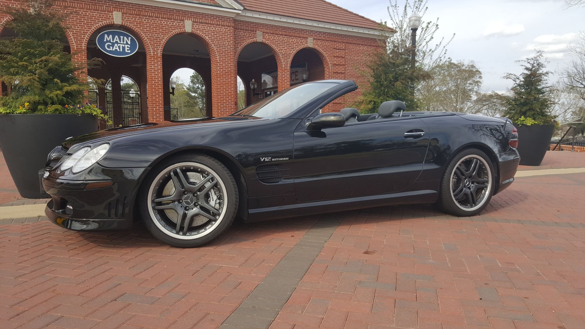 2006 Mercedes-Benz SL65 AMG - Super nice, low mile SL65 AMG - Used - VIN WDBSK79F06F109503 - 32,664 Miles - 12 cyl - 2WD - Automatic - Convertible - Black - Lagrange, GA 30240, United States