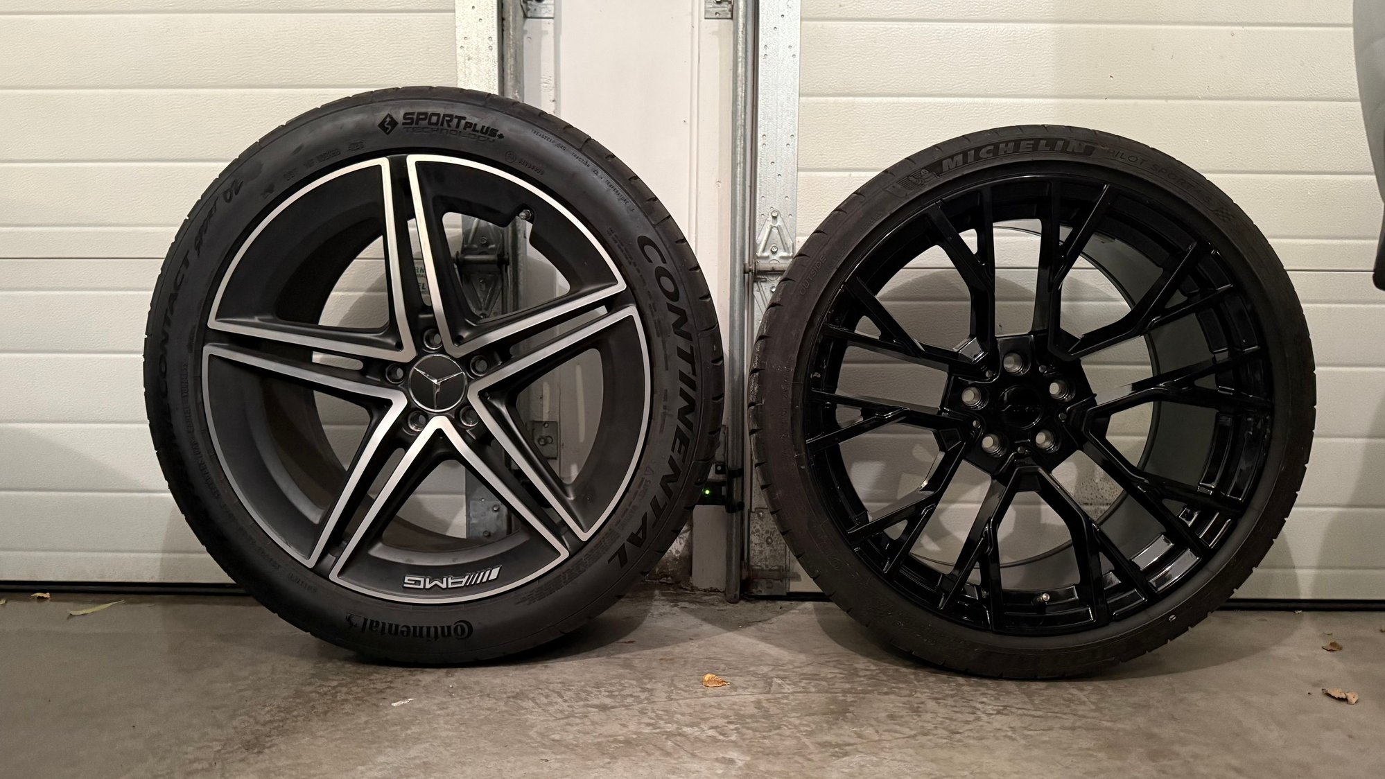 305/35 R29 left 295/30 R20 right