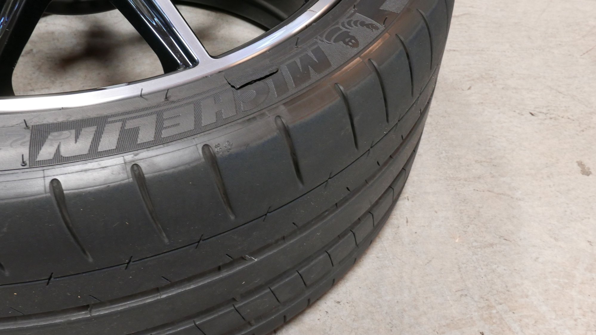 Wheels and Tires/Axles - 19" front/20" rear AMG twin 5-spoke w/ Michelin Pilot PSS Tires - Used - 2016 to 2018 Mercedes-Benz AMG GT - 2010 to 2015 Mercedes-Benz SLS AMG - Culver City, CA 90232, United States
