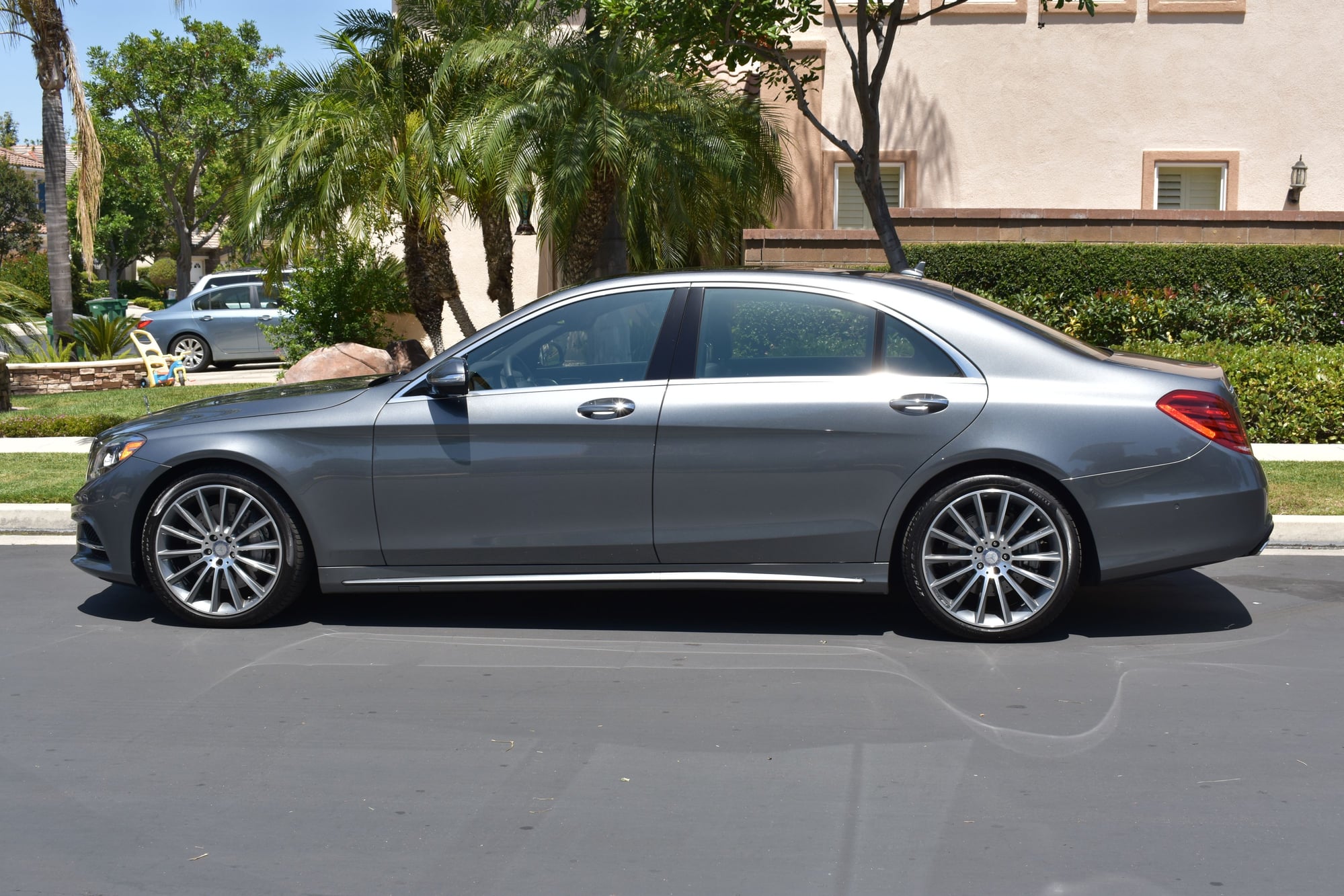 2017 Mercedes-Benz S550 - LIKE NEW 2017 MERCEDES-BENZ S550 (MOTIVATED SELLER) - Used - VIN WDDUG8CB0HA317443 - 800 Miles - 8 cyl - 4WD - Automatic - Sedan - Gray - Irvine, CA 92620, United States