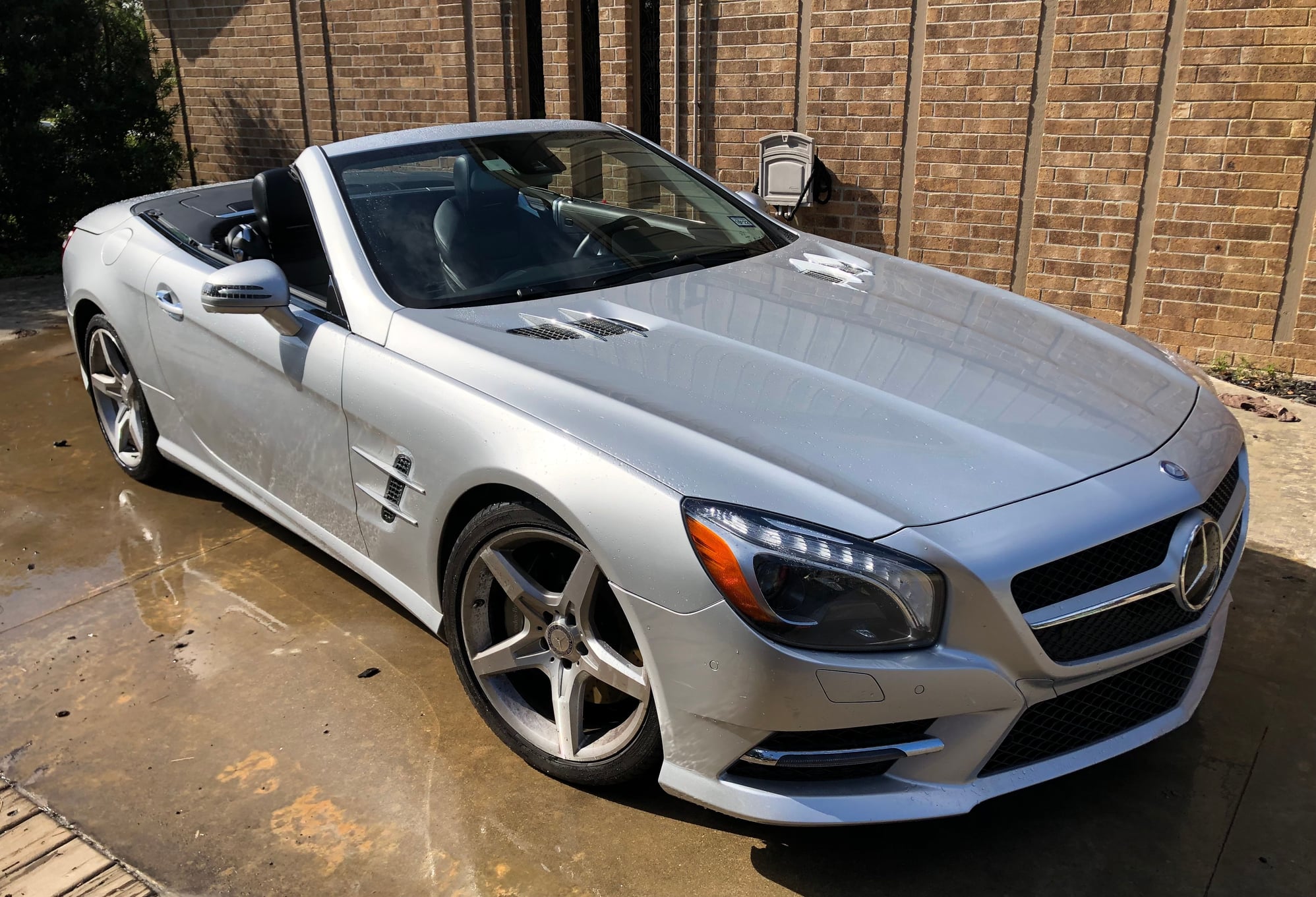 2013 Mercedes-Benz SL550 - The SL550 - Classic Hard top retractable roof - Used - VIN WDDJK7DA7DF016179 - 26,624 Miles - 8 cyl - Convertible - Silver - Houston, TX 77265, United States