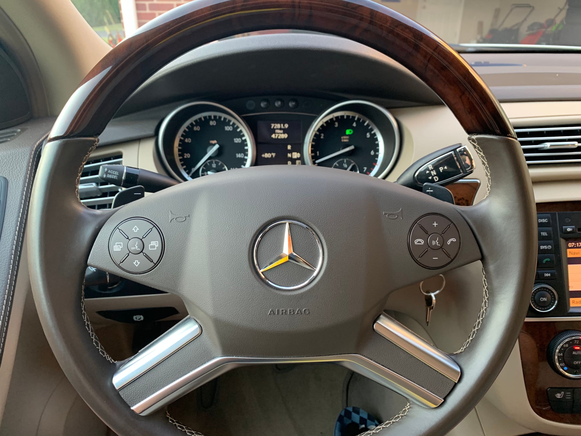 2011 Mercedes-Benz R350 - 2011 Mercedes R350 - Used - VIN 4jgcb6fe4ba115917 - 47,600 Miles - 6 cyl - AWD - Automatic - Van - White - Libertyville, IL 60048, United States