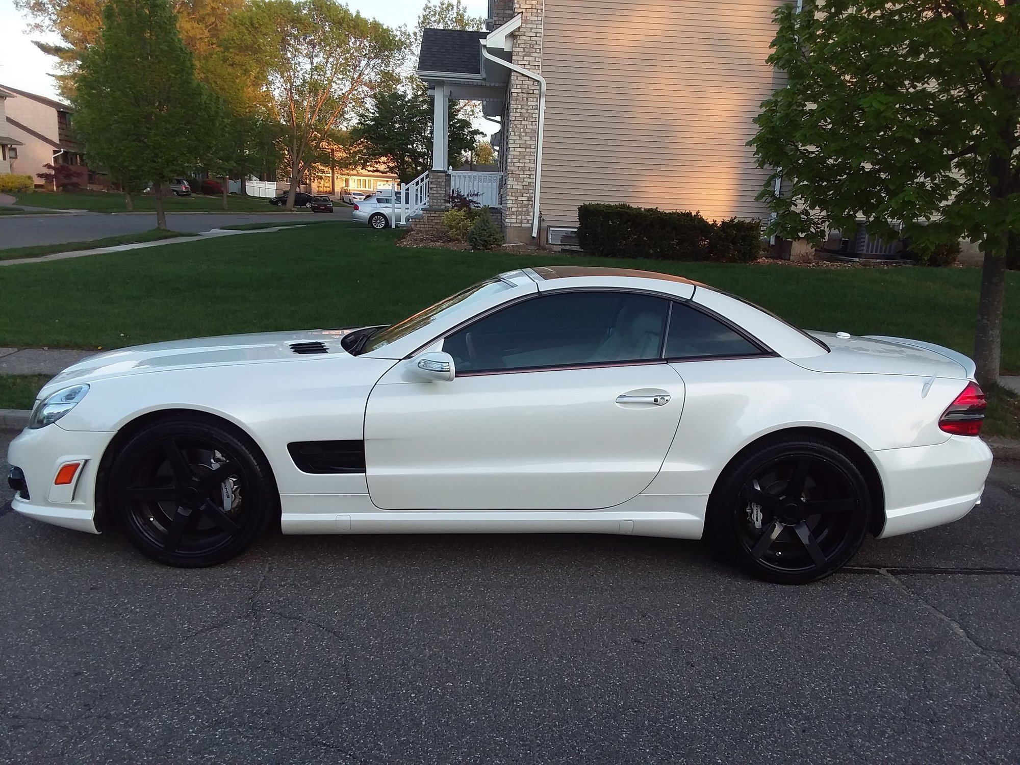 2007 Mercedes-Benz SL550 - 07 SL550 DESIGNO ROADSTER CONVERTED 2011 SL63 AMG BODY-BRAKES-EXHAUST WHITE W/WHITE - Used - VIN WDBSK71F77F133374 - 77,000 Miles - 8 cyl - 2WD - Automatic - Convertible - White - Syosset, NY 11791, United States