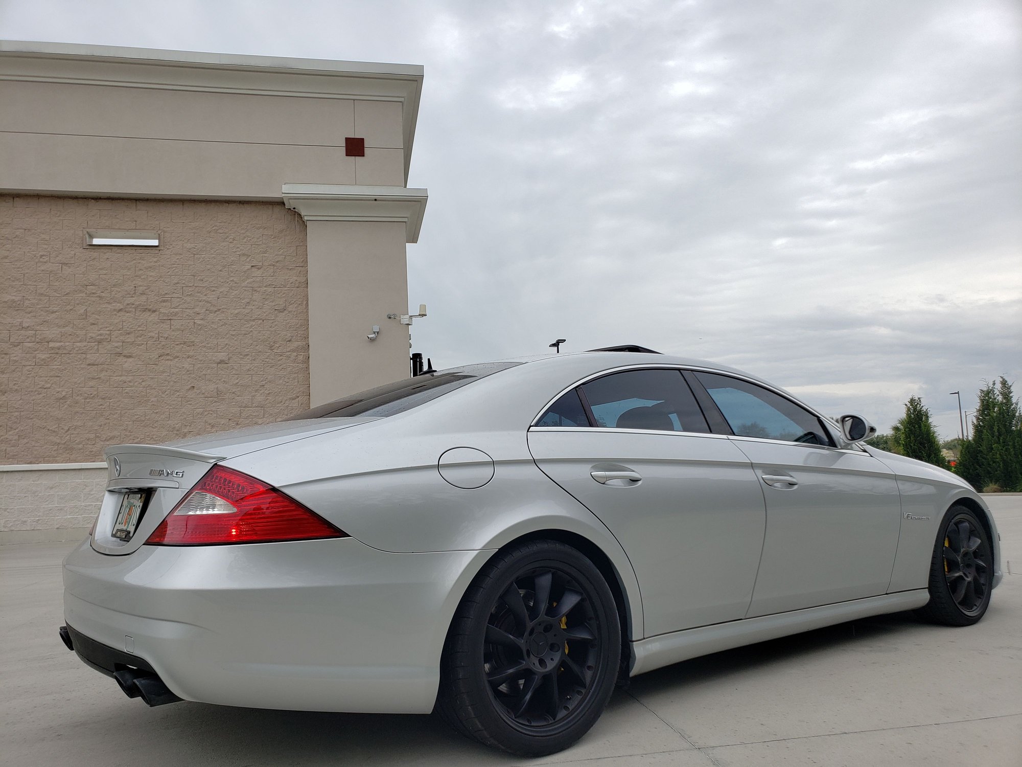 2006 Mercedes-Benz CLS55 AMG - 2006 MERCEDES BENZ CLS55 AMG - Used - VIN WDDDJ76X16A069946 - 89,818 Miles - 8 cyl - 2WD - Automatic - Coupe - Silver - Orlando, FL 32811, United States