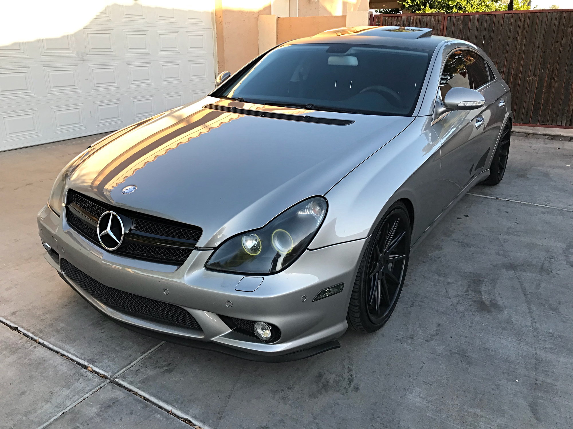 2007 Mercedes-Benz CLS550 - 2007 Mercedes CLS550 AMG Sport Package - Used - VIN WDDDJ72X97A094889 - 104,000 Miles - 8 cyl - 2WD - Automatic - Sedan - Other - Peoria, AZ 85383, United States