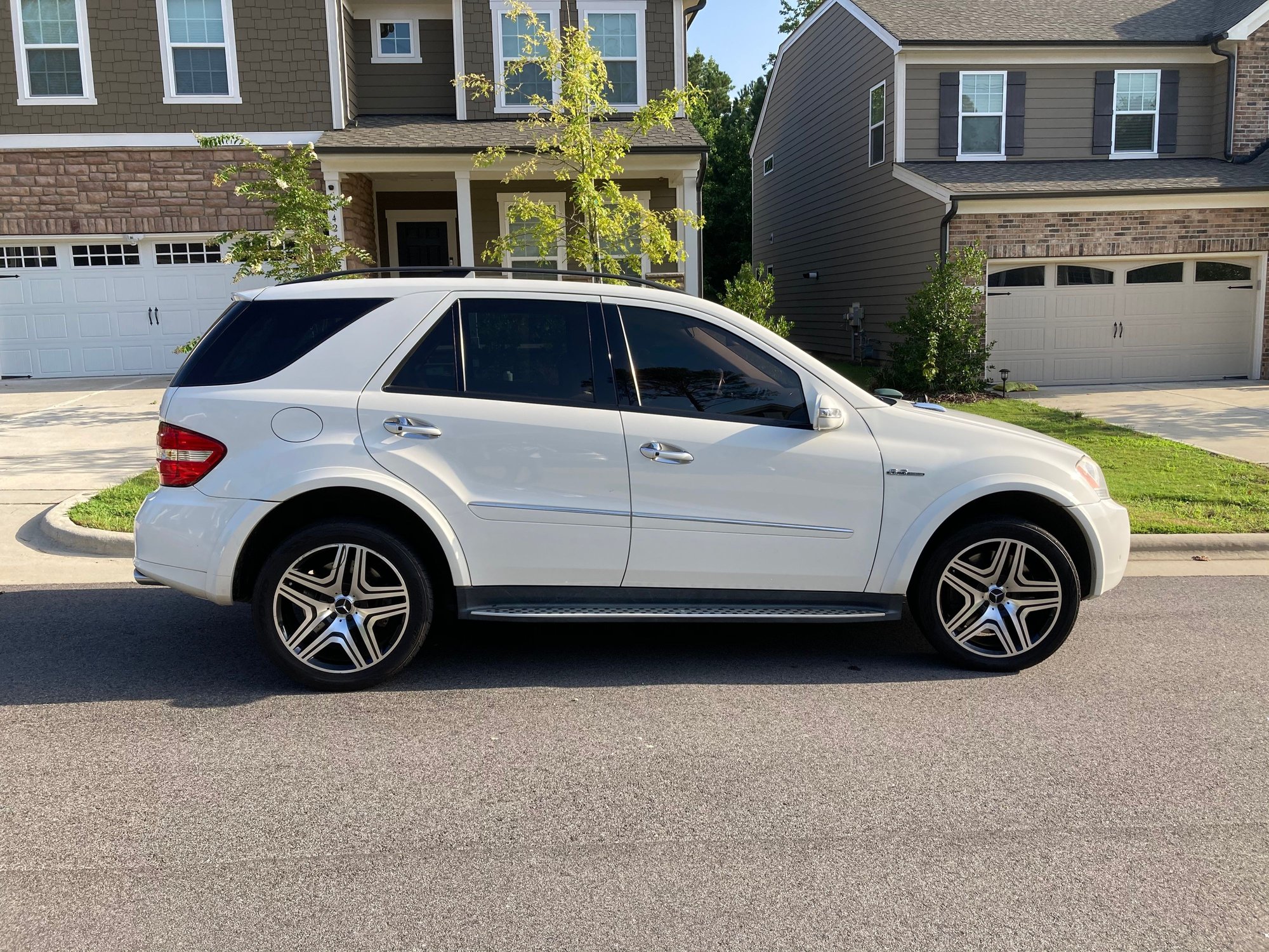 2007 Mercedes-Benz ML63 AMG - 2007 Mercedes ML63 - Used - VIN 4JGBB77E57A195252 - 165,000 Miles - 8 cyl - 4WD - Automatic - SUV - White - Apex, NC 27523, United States