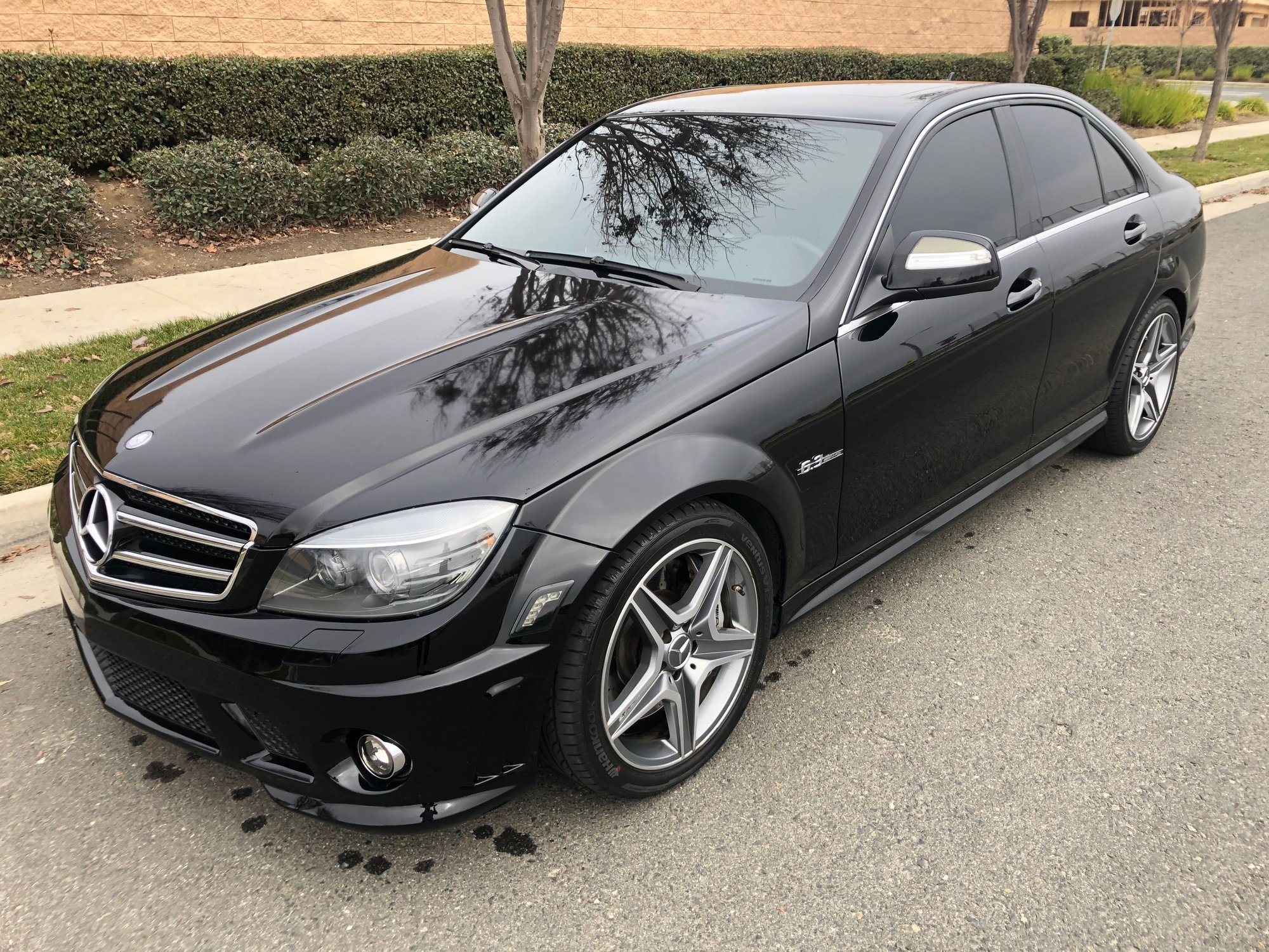 2009 Mercedes-Benz C63 AMG - Mercedes C63 Amg *LowMiles* Extended Warranty - Used - VIN Wddgf77x09f233174 - 40,650 Miles - 8 cyl - 2WD - Automatic - Sedan - Black - Fresno, CA 93706, United States