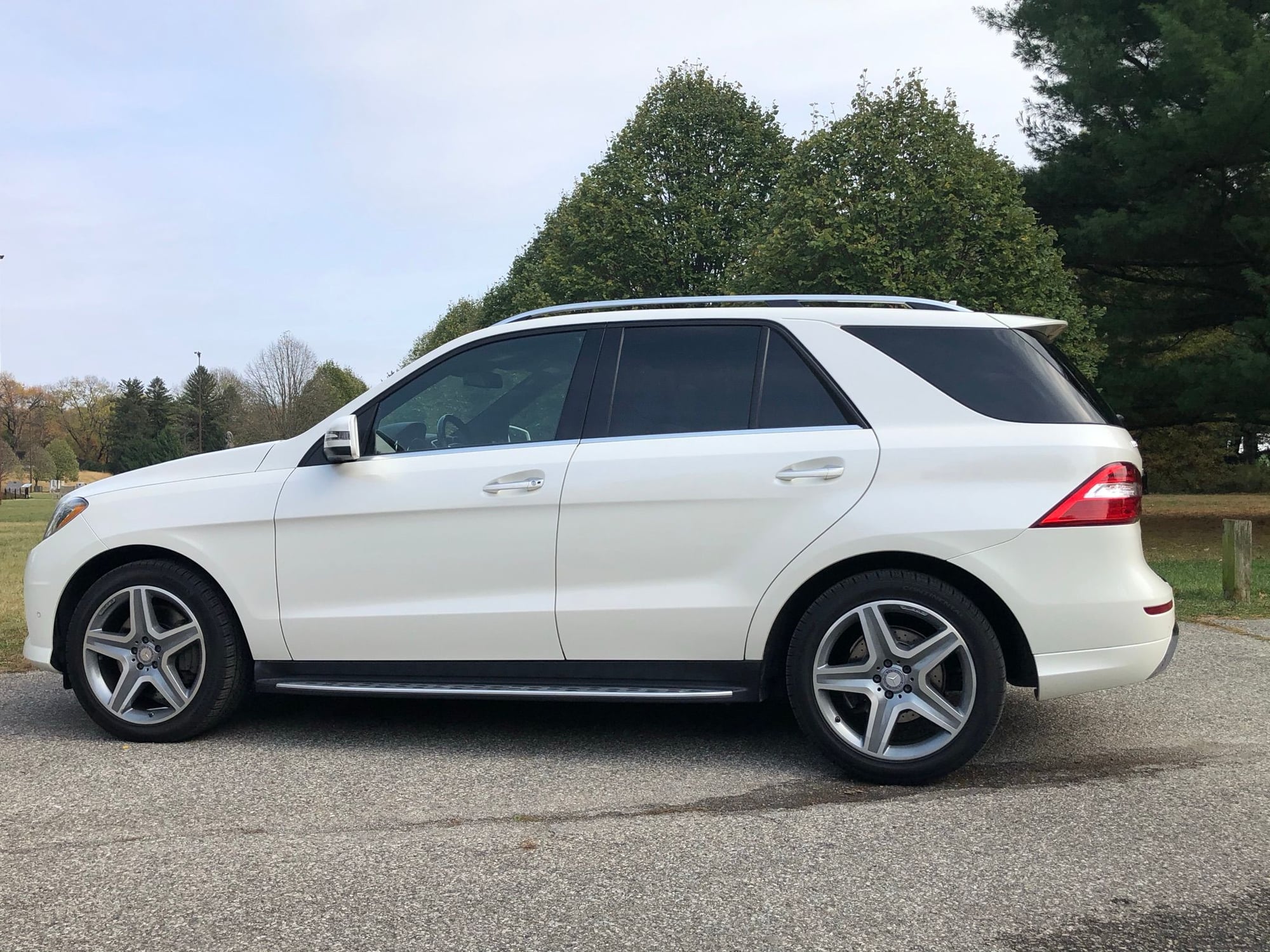 2013 Mercedes-Benz ML550 - 2013 Mercedes ML550 w/ On-Off Road Package - Used - VIN 4JGDA7DB7DA062882 - 179,000 Miles - 8 cyl - AWD - Automatic - SUV - White - Indianapolis, IN 46205, United States