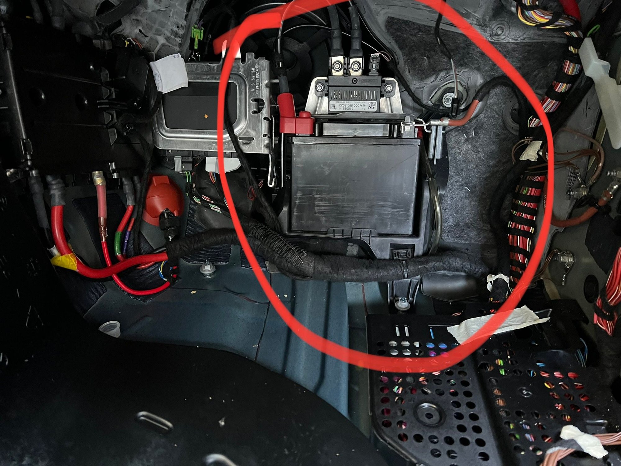 Can anyone tell me what battery(?) and control unit (?) this in the