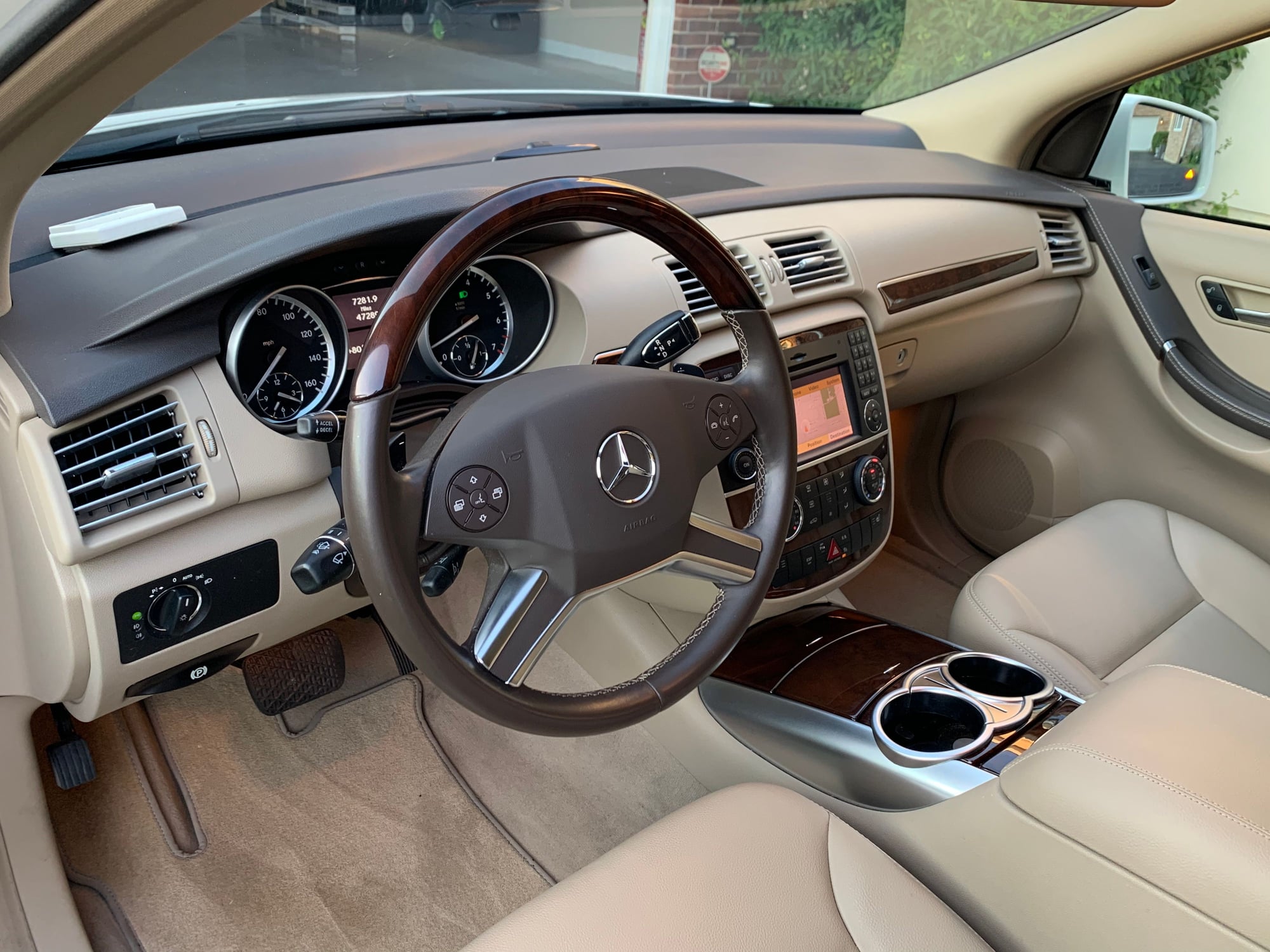 2011 Mercedes-Benz R350 - 2011 Mercedes R350 - Used - VIN 4jgcb6fe4ba115917 - 47,600 Miles - 6 cyl - AWD - Automatic - Van - White - Libertyville, IL 60048, United States