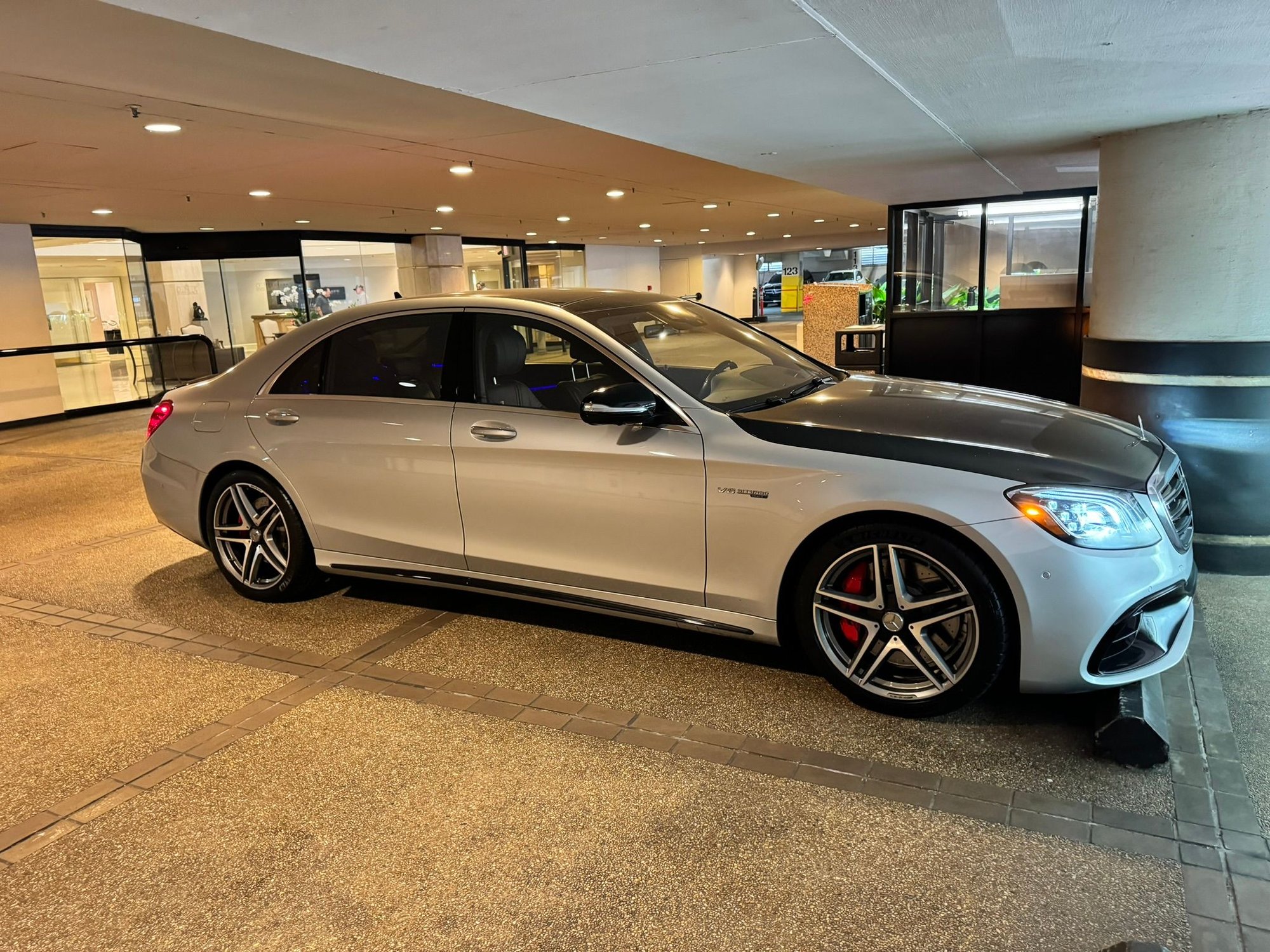 2019 Mercedes-Benz S63 AMG - RARE 2019 S63 AMG 4MATIC- 27K Miles- Disegno, Carbon Fiber - Used - VIN WDDUG8JB3KA478878 - 27,250 Miles - 8 cyl - AWD - Automatic - Sedan - Silver - New Orleans, LA 70118, United States