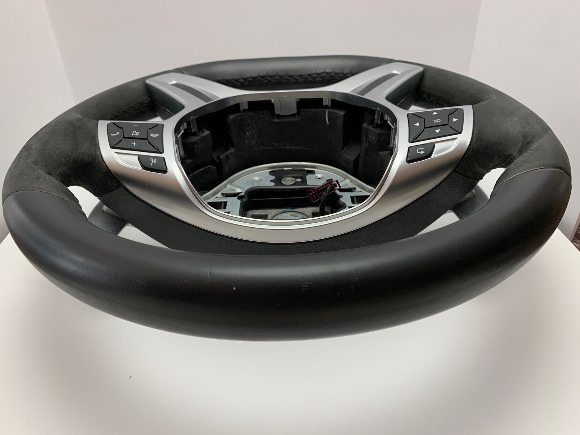 Interior/Upholstery - MERCEDES AMG W166 ML63 X166 GL63 W463 OEM FLAT BOTTOM STEERING WHEEL A1664601018 9G60 - Used - 2013 to 2018 Mercedes-Benz G550 - 2013 to 2016 Mercedes-Benz GL450 - 2012 to 2015 Mercedes-Benz ML350 - Bradenton, FL 34202, United States